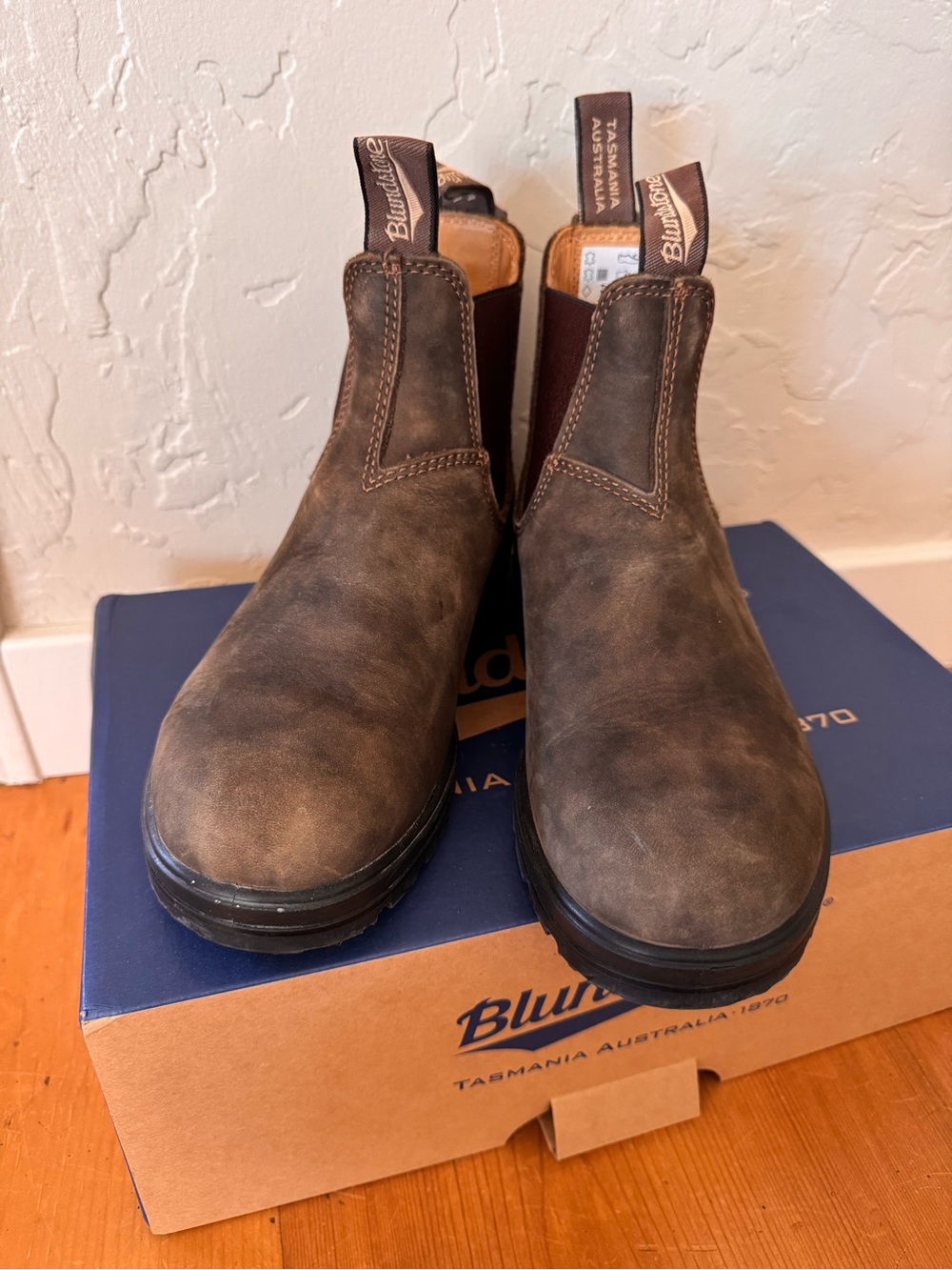 Blundstone Rustic Brown Chelsea Boots - Slip-On Work & Casual